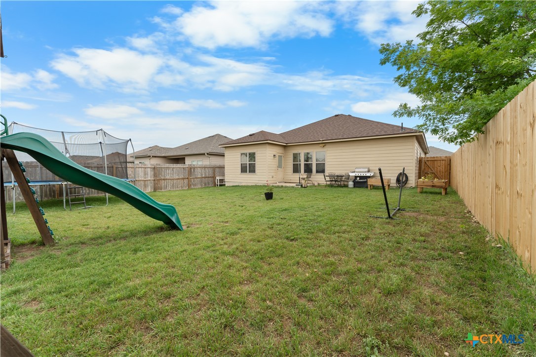 8013 Redbrush Property Photo 30