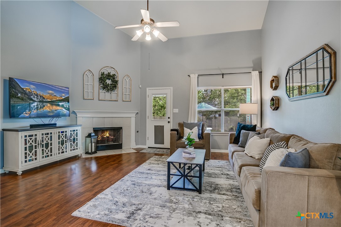 1122 Boxwood Loop Property Photo 3