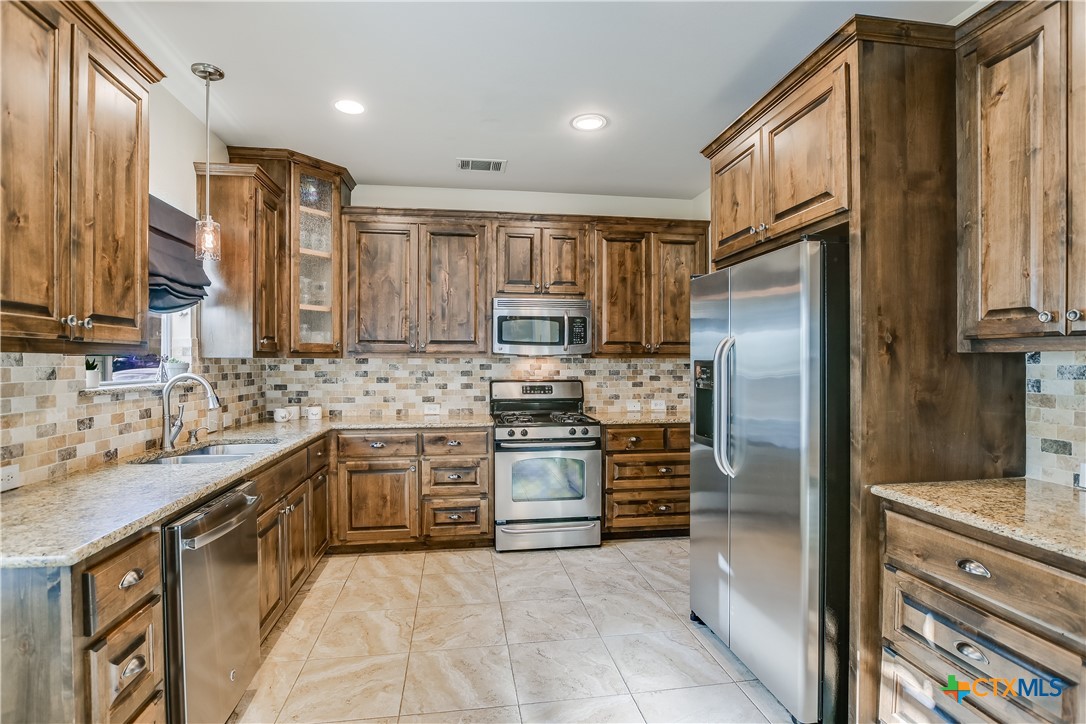 1122 Boxwood Loop Property Photo 4