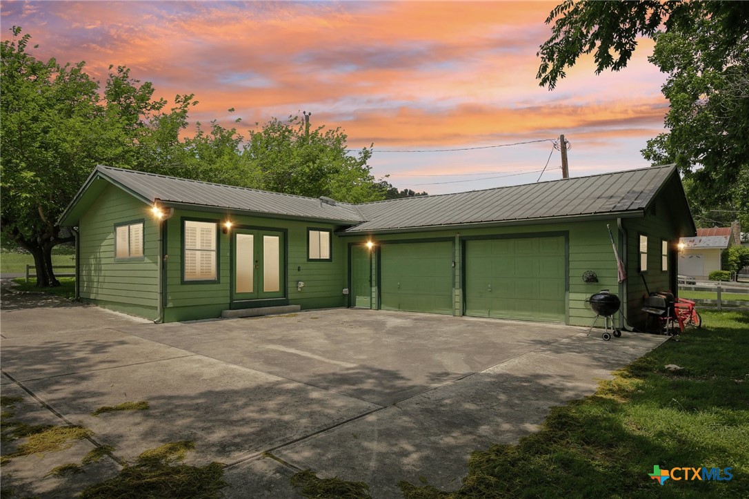 1890 Ponderosa Drive Property Photo 3