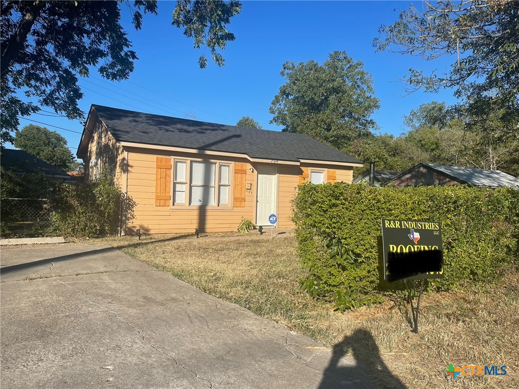 704 E Ave N Property Photo 1