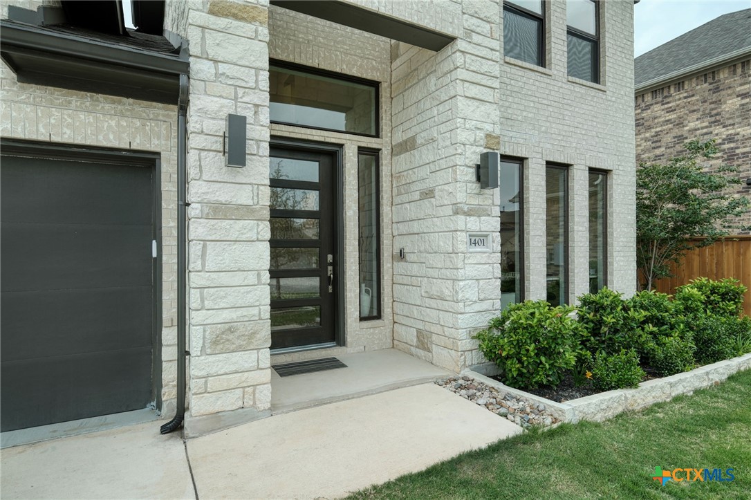 1401 Mulberry Oak Lane Property Photo 2