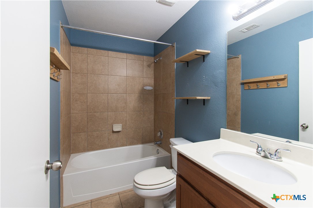 2324 Bellmont Property Photo 12