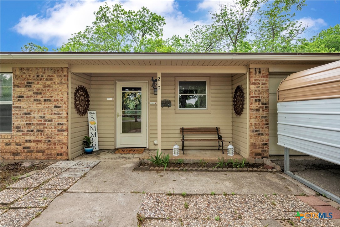 210 S Burnet Street Property Photo 1