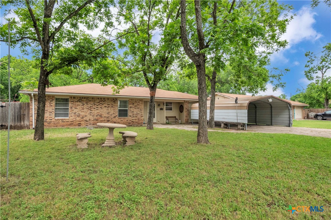 210 S Burnet Street Property Photo 3