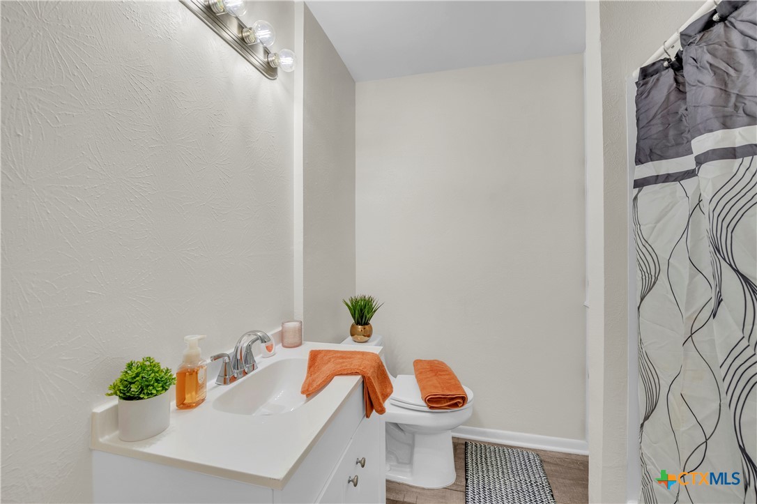 210 S Burnet Street Property Photo 6