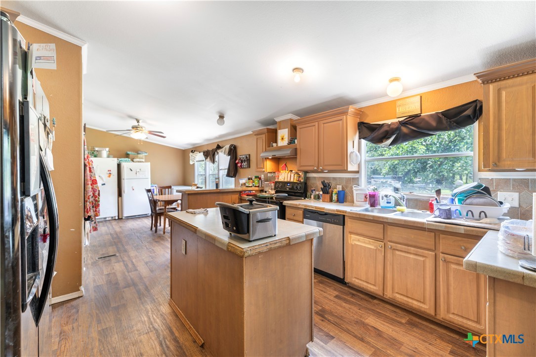 102 Fannin Oaks Drive Property Photo 10
