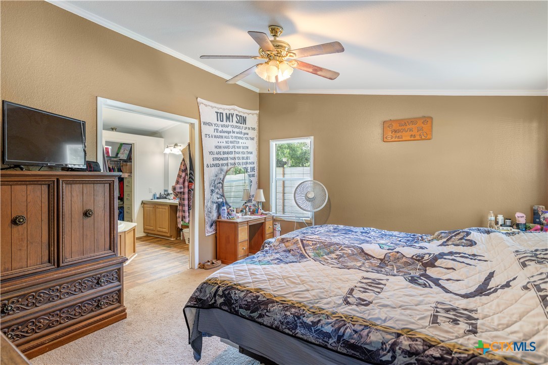 102 Fannin Oaks Drive Property Photo 13