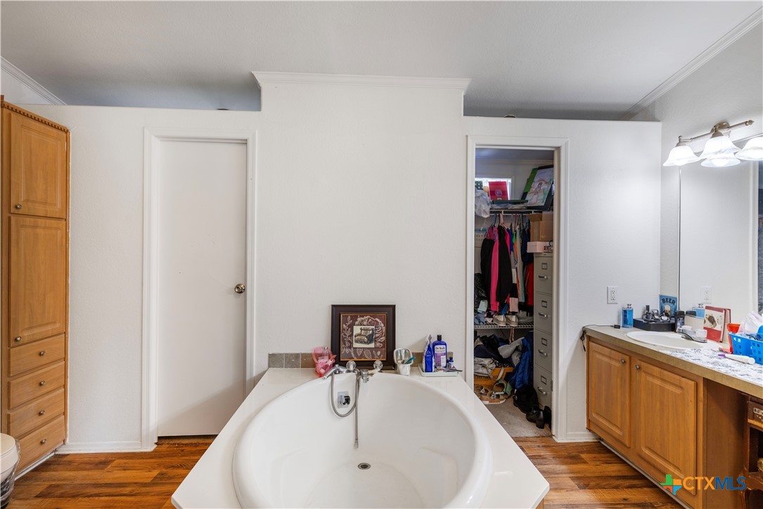 102 Fannin Oaks Drive Property Photo 15