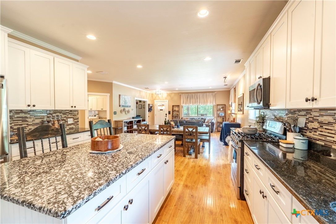 348 Barker Lane Property Photo 14