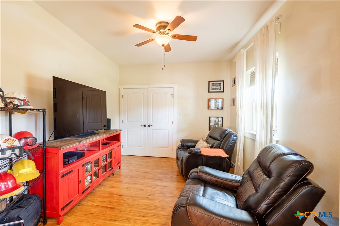 348 Barker Lane Property Photo 17