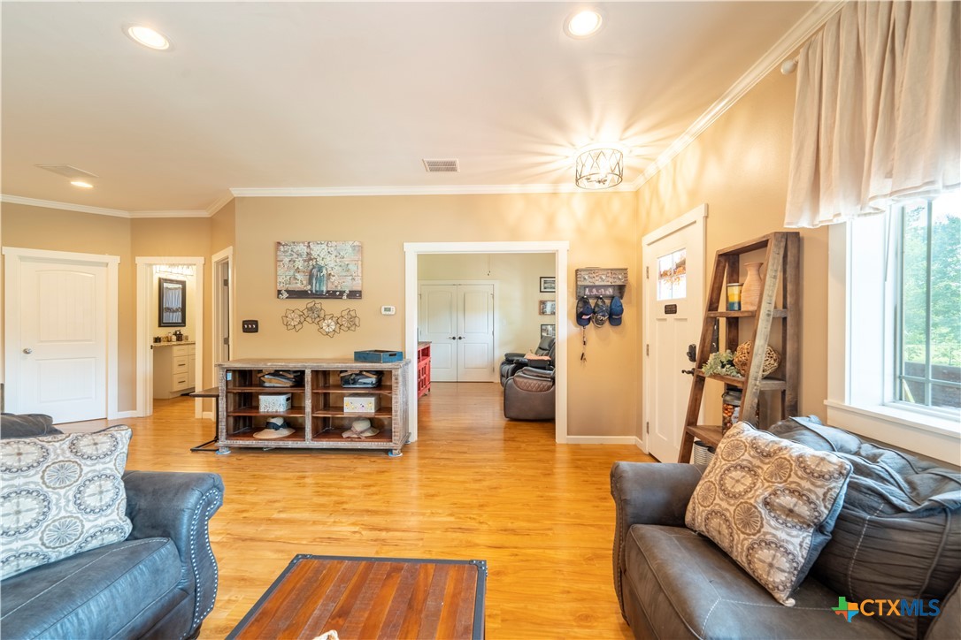 348 Barker Lane Property Photo 18