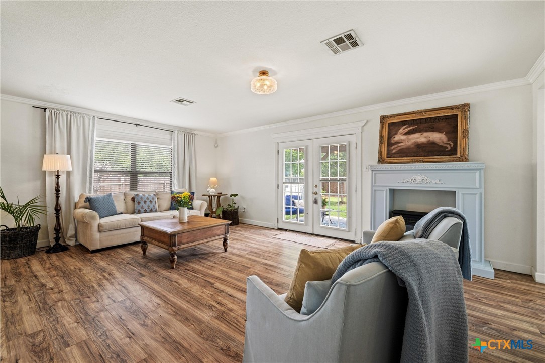 1800 Grassland Drive Property Photo 4