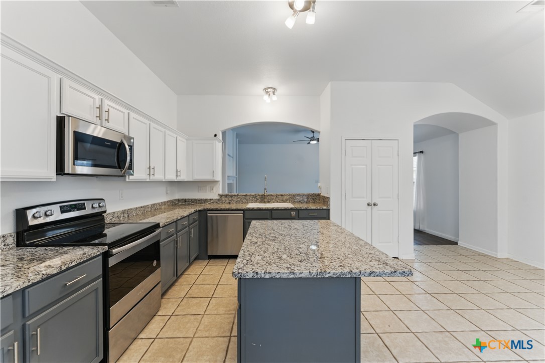 320 Meadow Park Property Photo 3