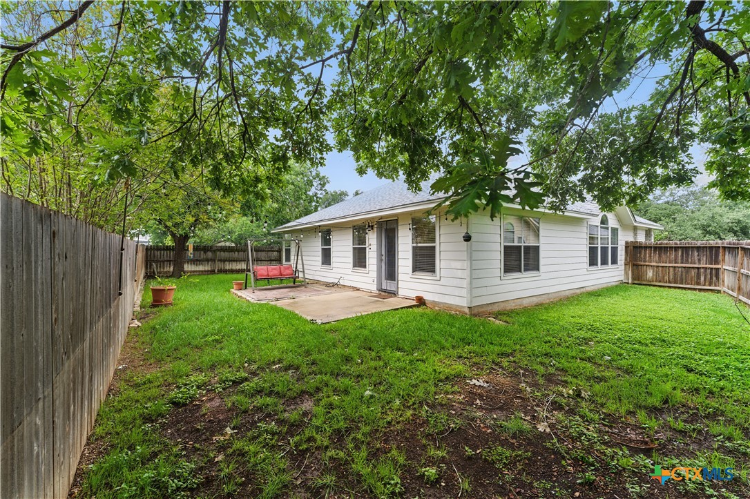320 Meadow Park Property Photo 5