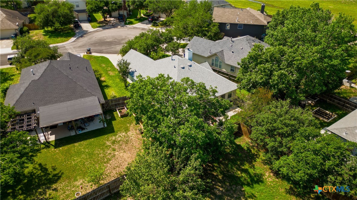 320 Meadow Park Property Photo 8