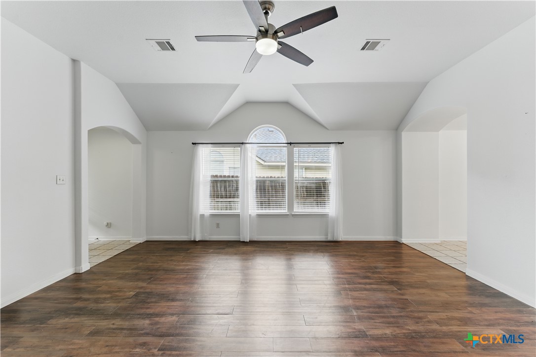 320 Meadow Park Property Photo 17