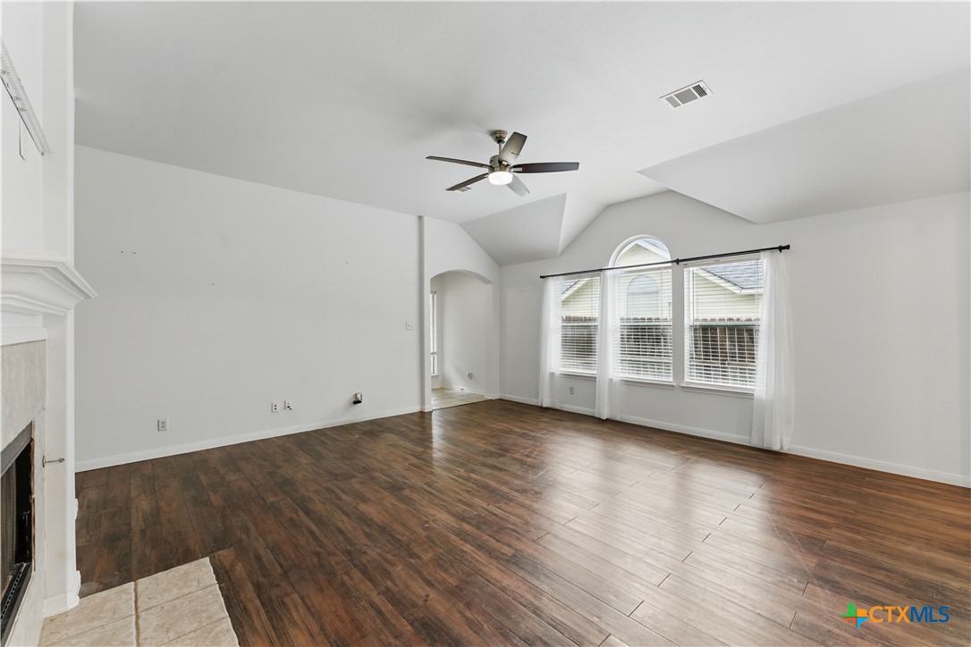 320 Meadow Park Property Photo 18