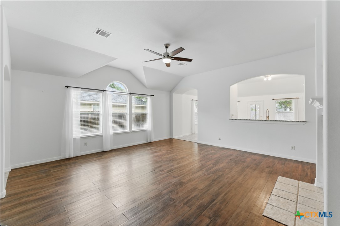 320 Meadow Park Property Photo 19