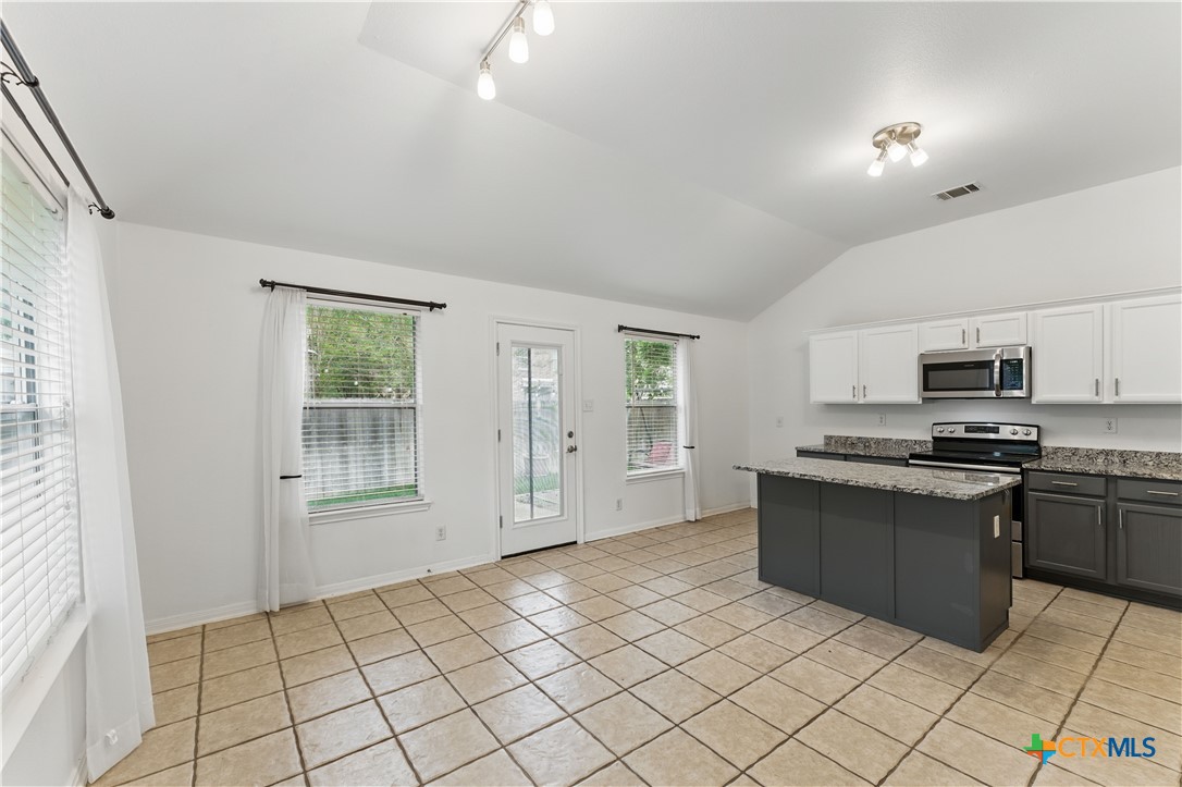 320 Meadow Park Property Photo 20