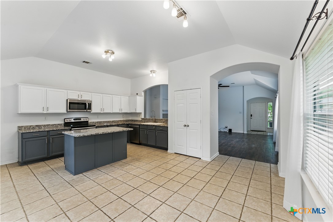 320 Meadow Park Property Photo 21
