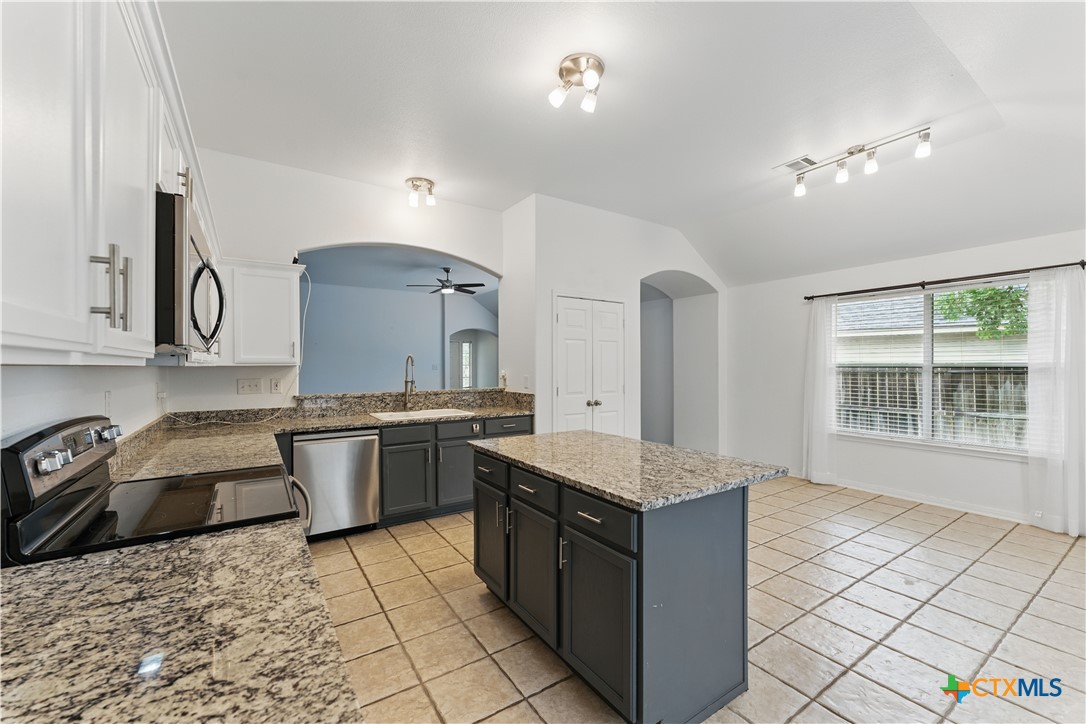 320 Meadow Park Property Photo 26