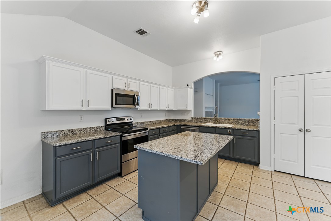 320 Meadow Park Property Photo 27