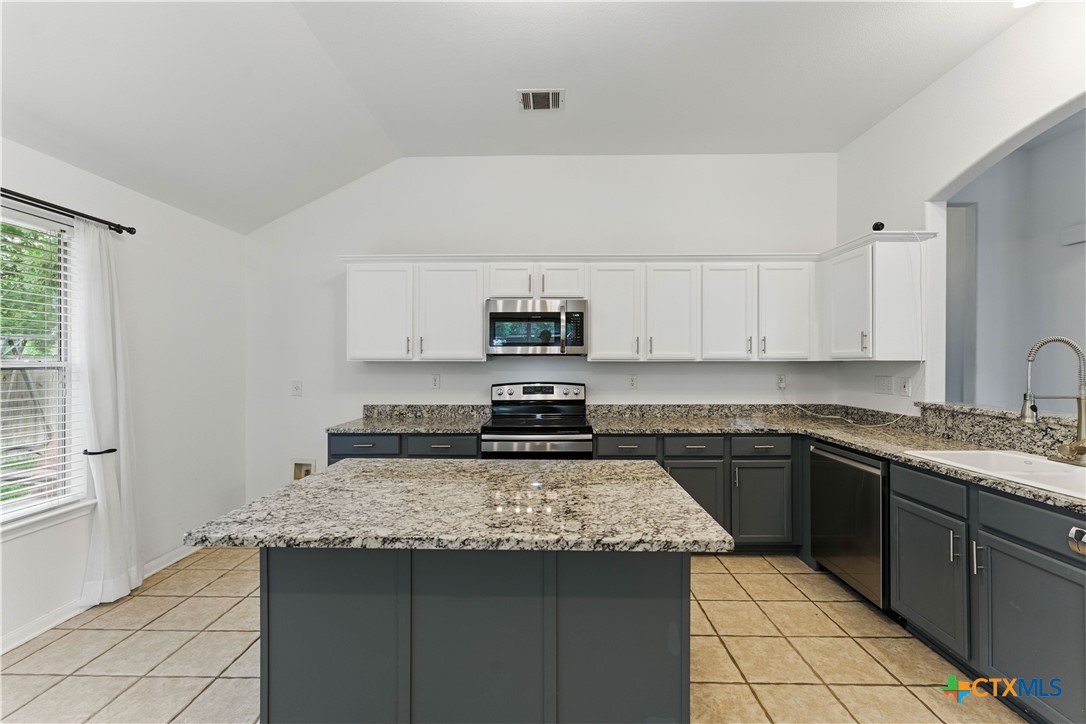 320 Meadow Park Property Photo 28