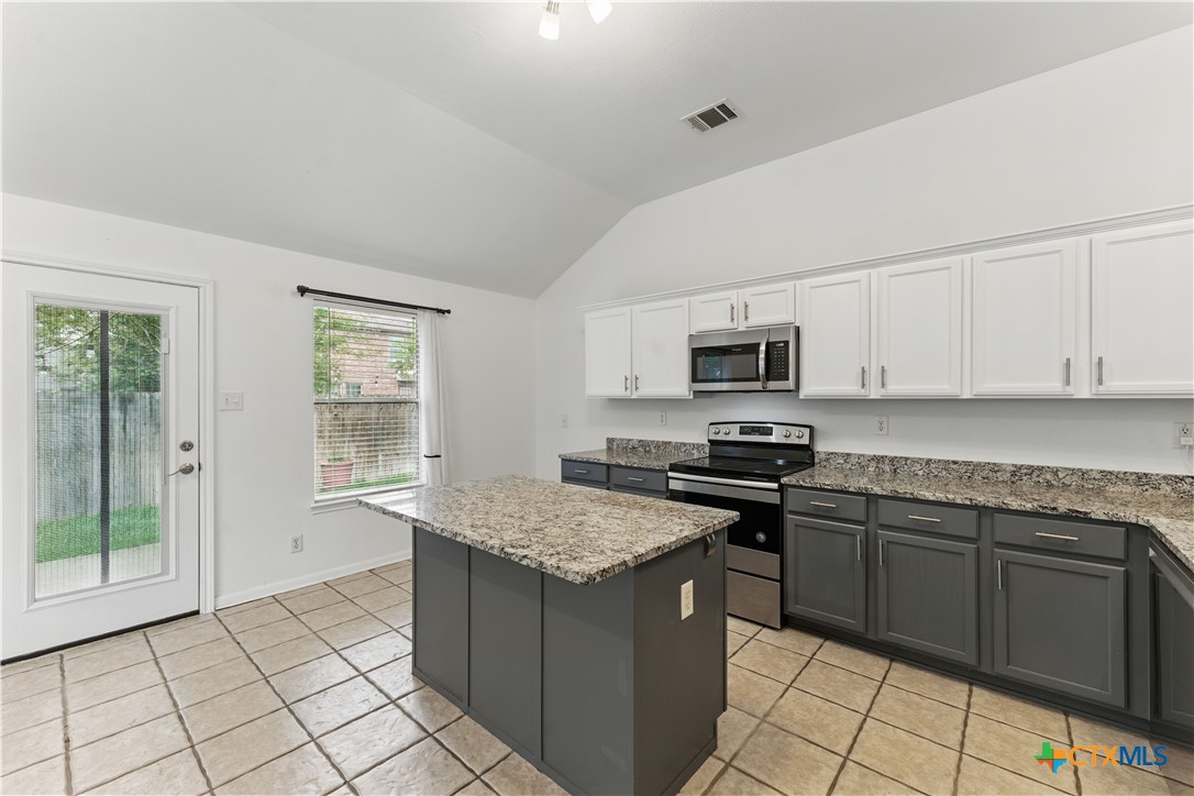 320 Meadow Park Property Photo 29