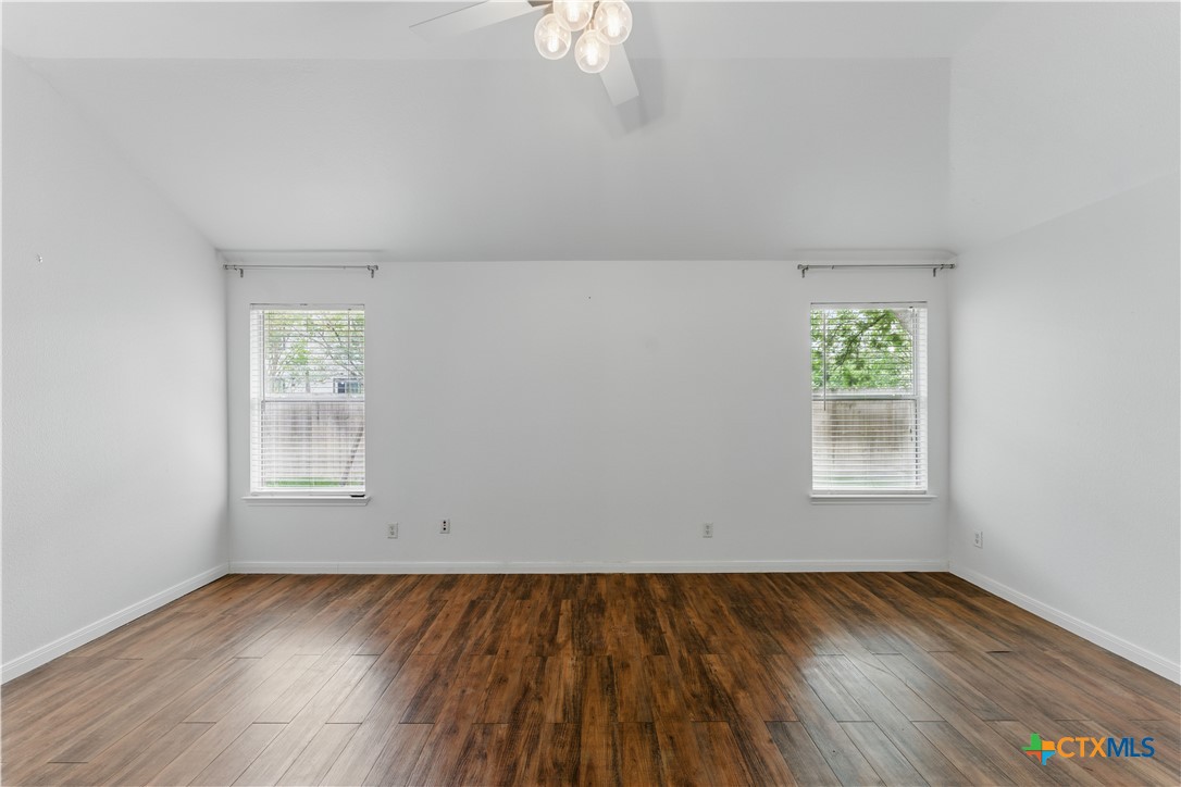 320 Meadow Park Property Photo 38