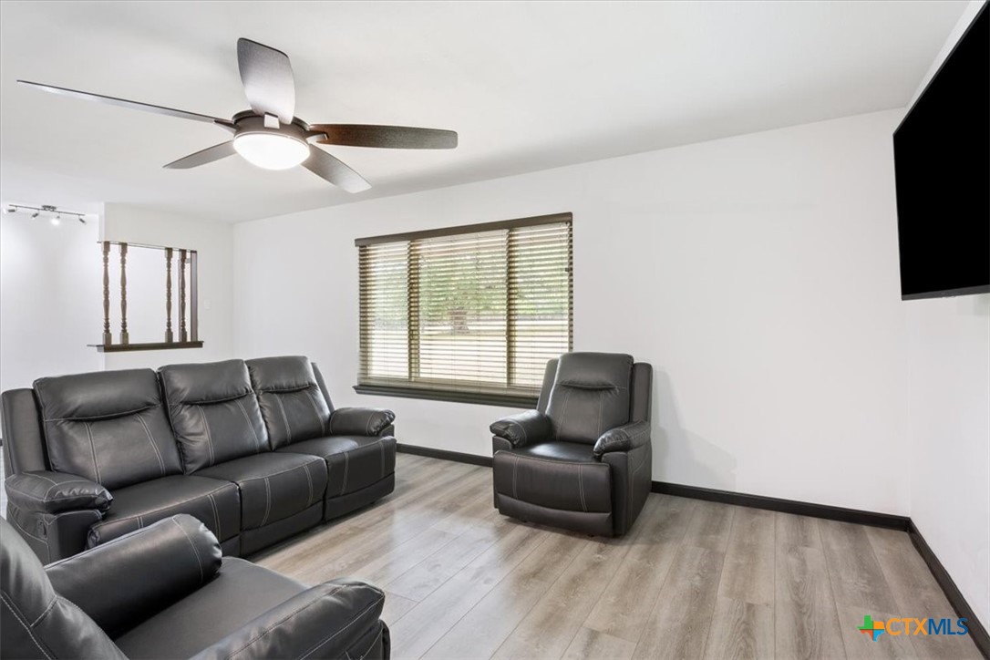 627 County Road 3376 Property Photo 6