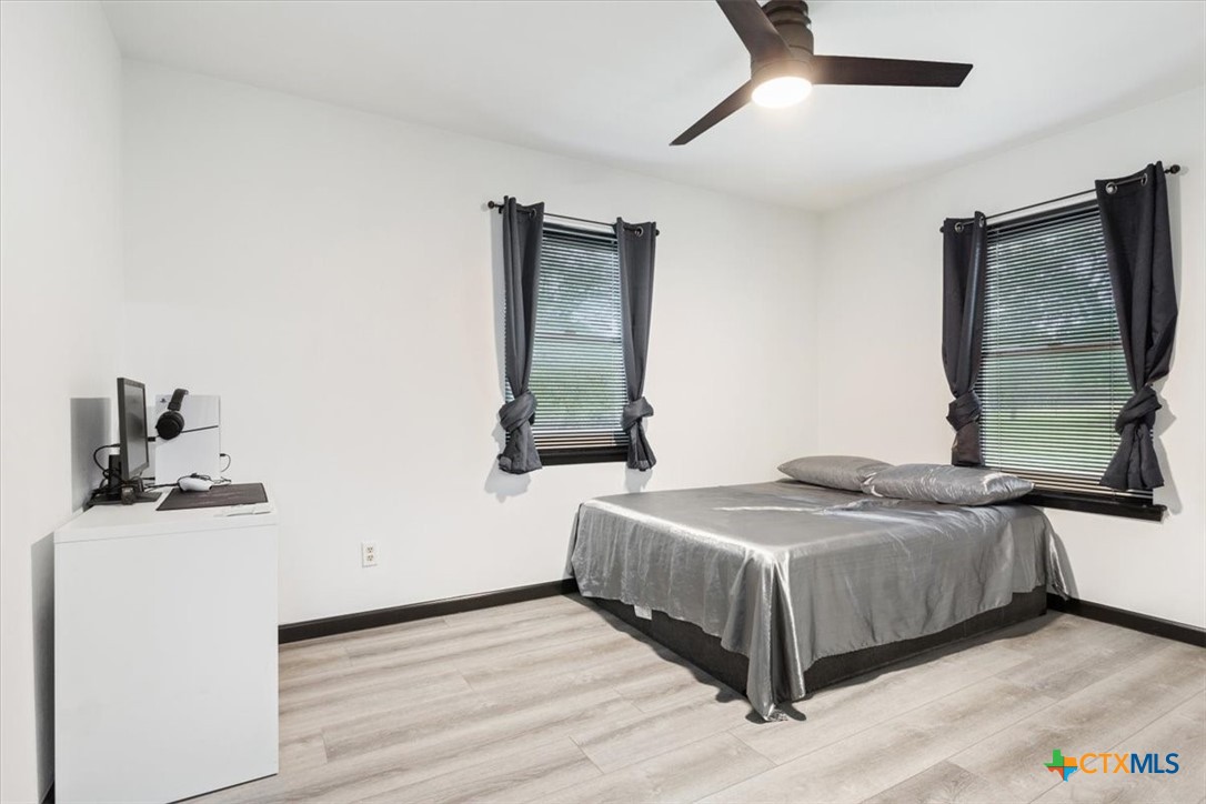 627 County Road 3376 Property Photo 17