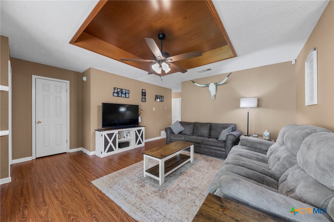 1611 Velma Avenue Property Photo 5