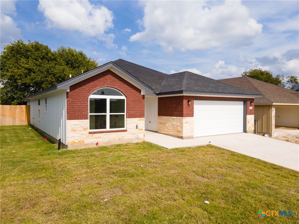 2119 Blackhawk Loop Property Photo 2