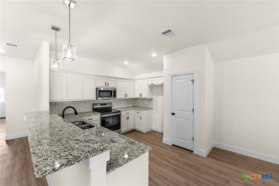 2119 Blackhawk Loop Property Photo 6