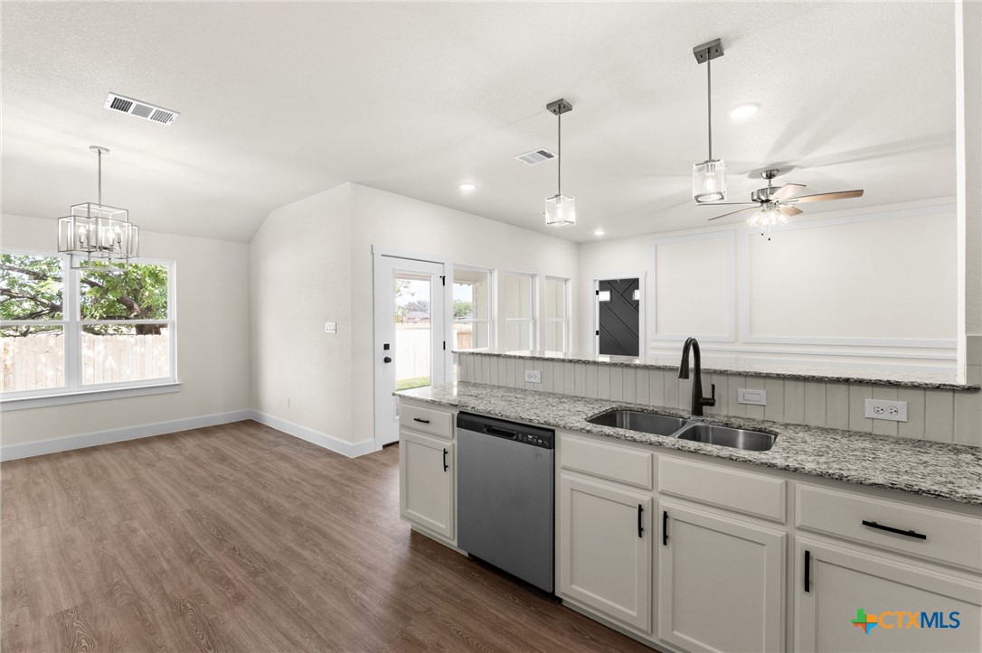 2119 Blackhawk Loop Property Photo 8
