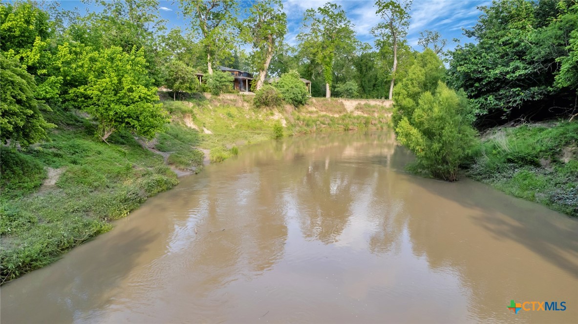 000 San Antonio River Road Property Photo 6