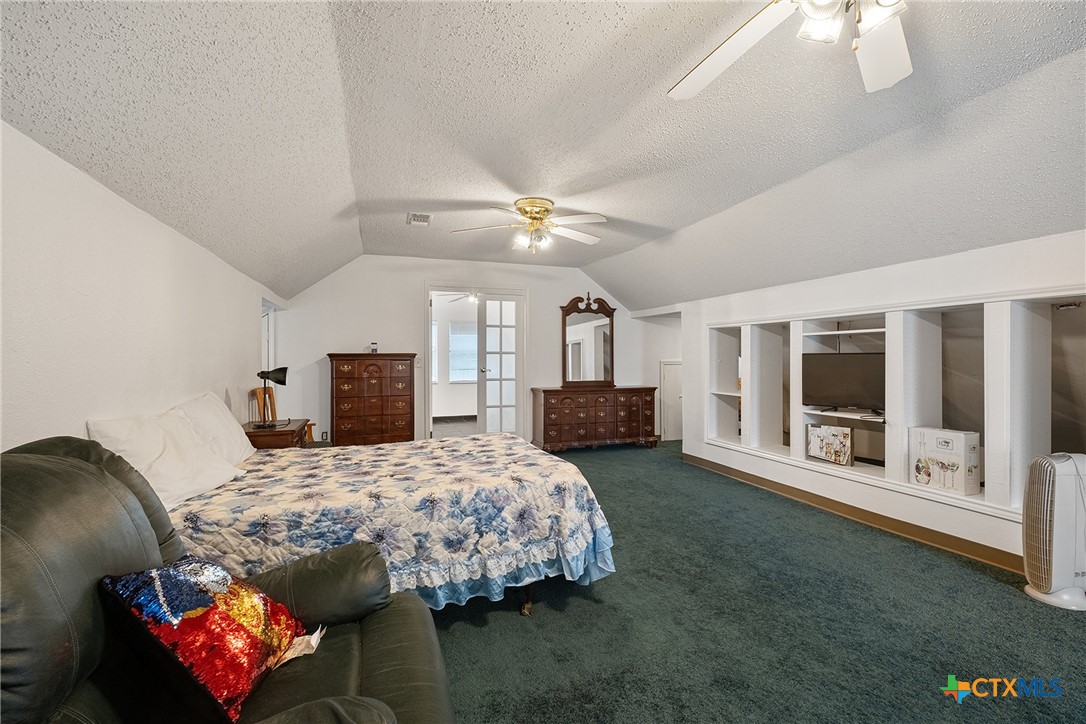 135 University Drive Property Photo 8