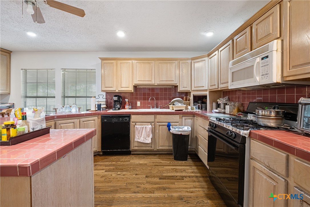 135 University Drive Property Photo 12