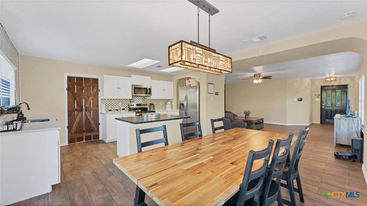 1131 Stone Trail Property Photo 3
