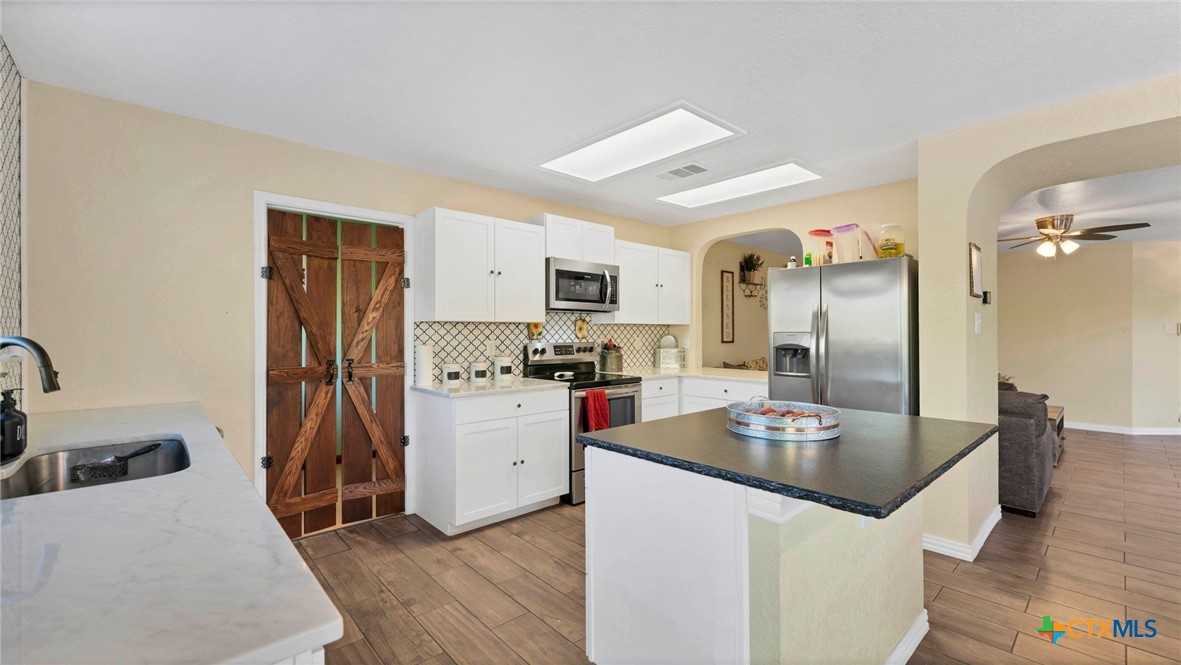 1131 Stone Trail Property Photo 4