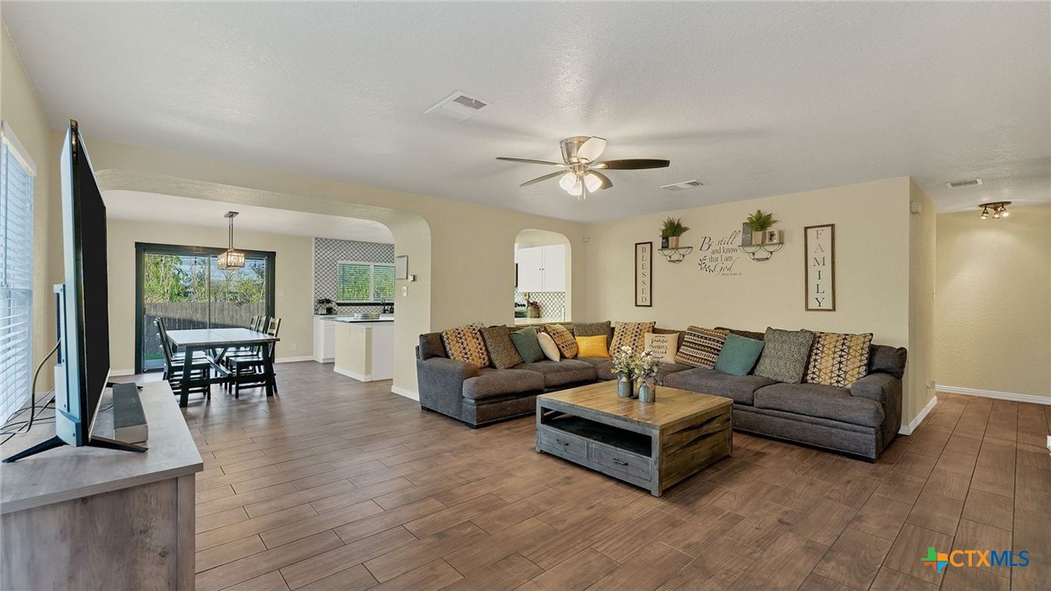 1131 Stone Trail Property Photo 5