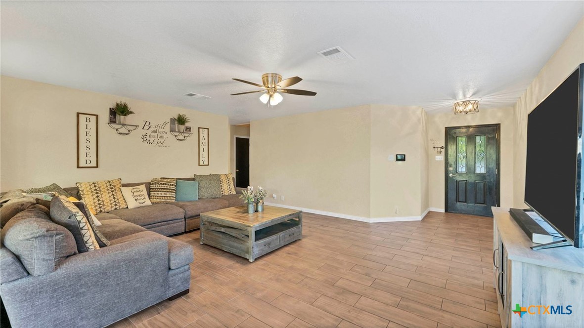 1131 Stone Trail Property Photo 7