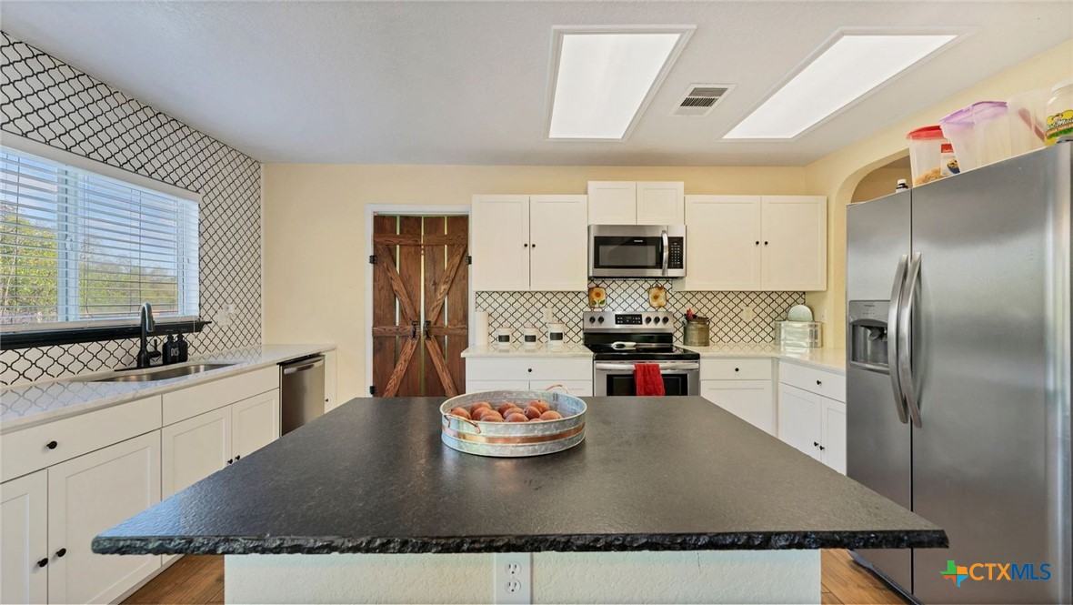 1131 Stone Trail Property Photo 9