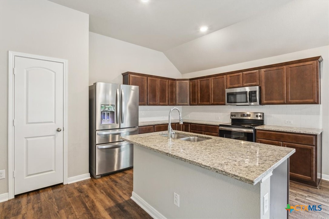 610 Hobby Road Property Photo 11