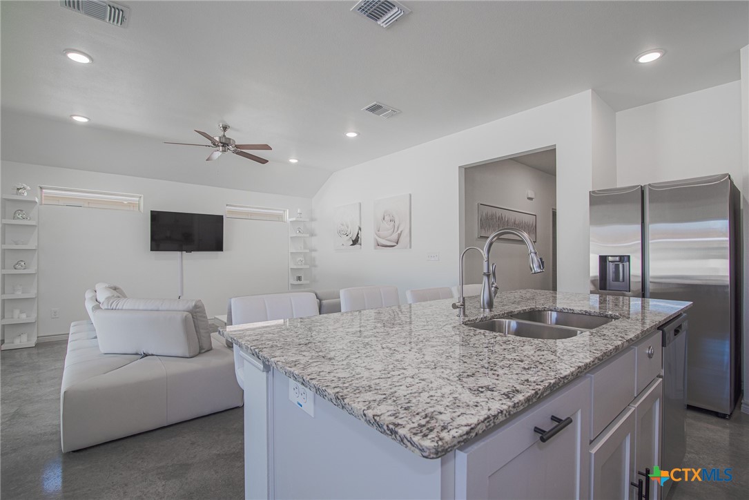 765 Freedom Circle Property Photo 14