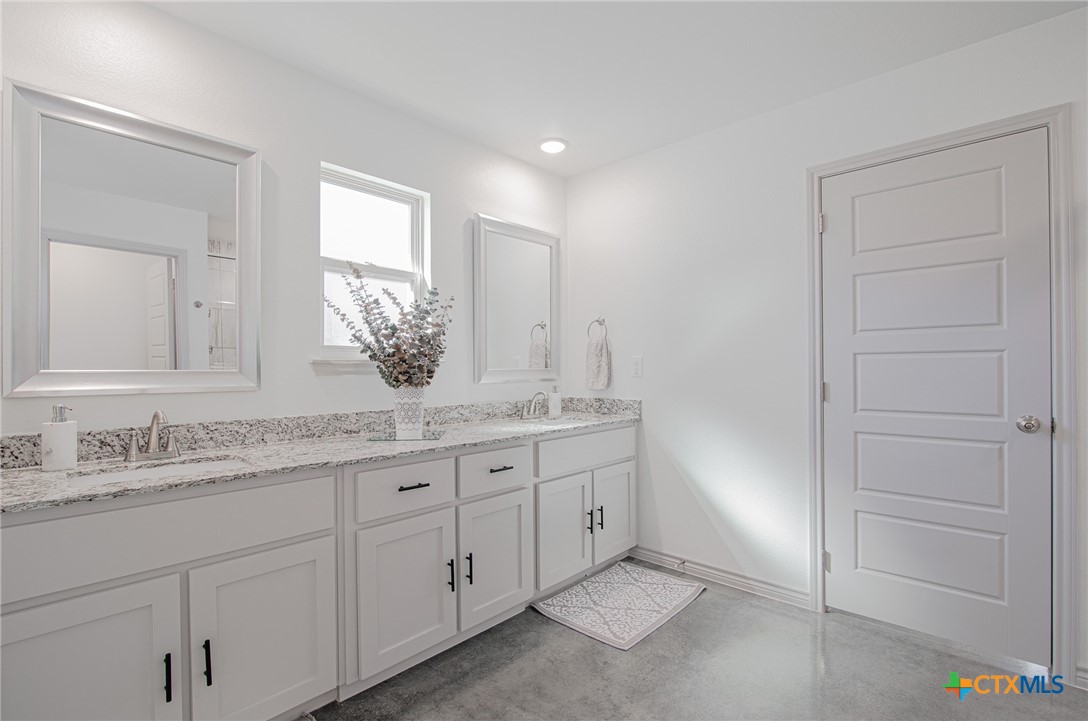 765 Freedom Circle Property Photo 24