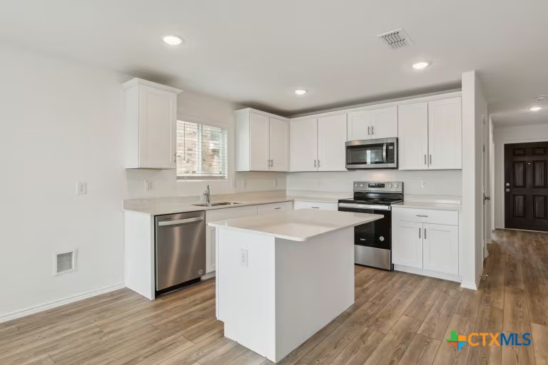 1352 Big Sky Road Property Photo 6