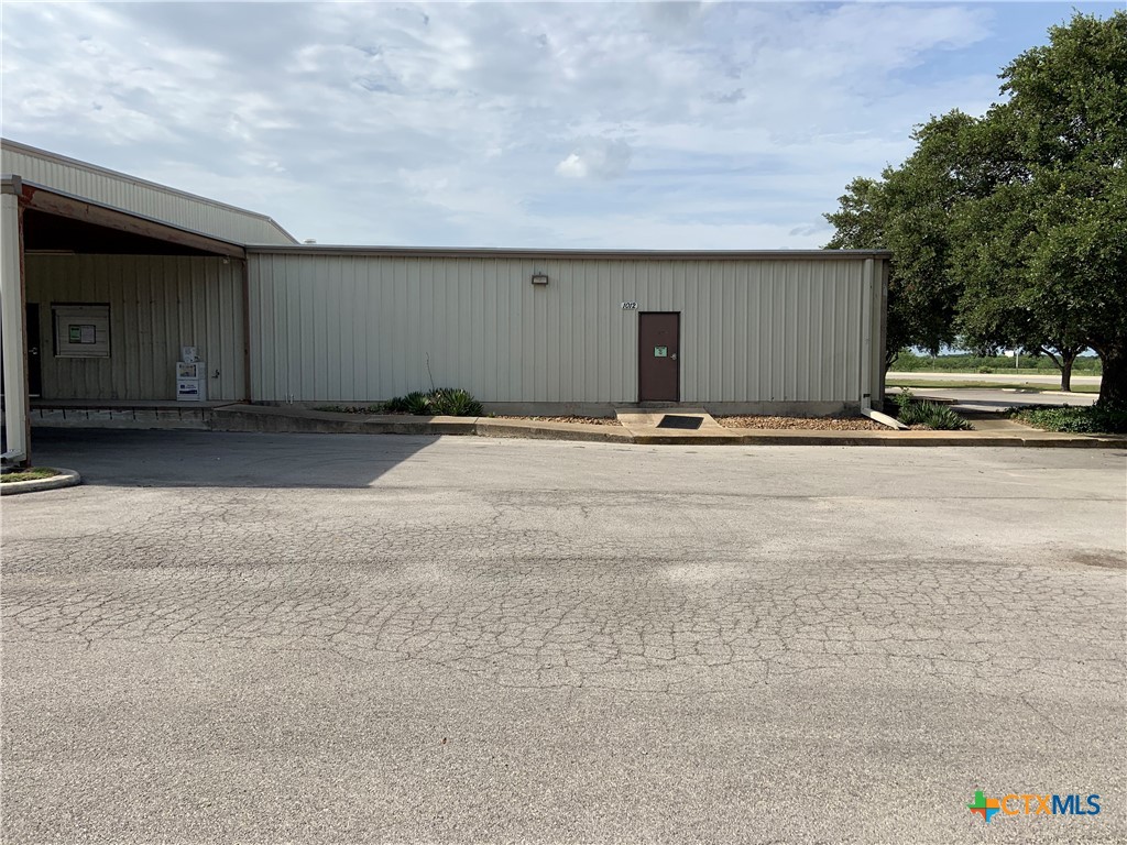 1012 Schriewer Property Photo 8
