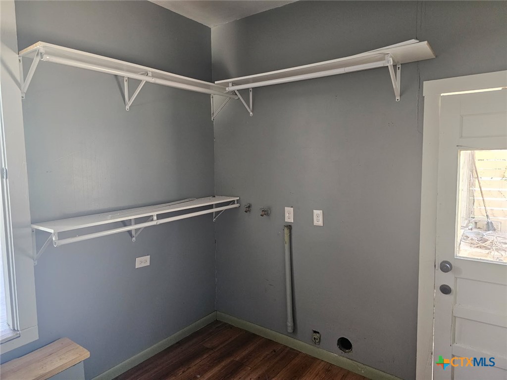 385 Comal Avenue Property Photo 2